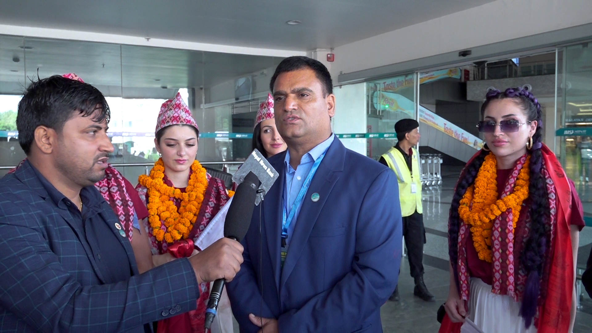 मिस माल्टाको टोलीलाई विमानस्थलमा भव्य स्वागत - फाेटाे फिचर